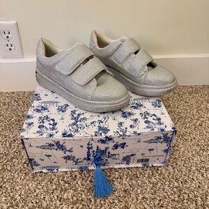 She Is CHEVAL Gunna Be A Supermodel Silver Sparkly Sneakers - Totally Buggin - 8